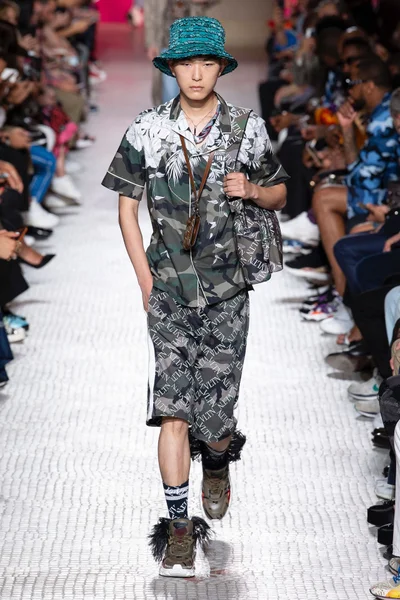 Look 15